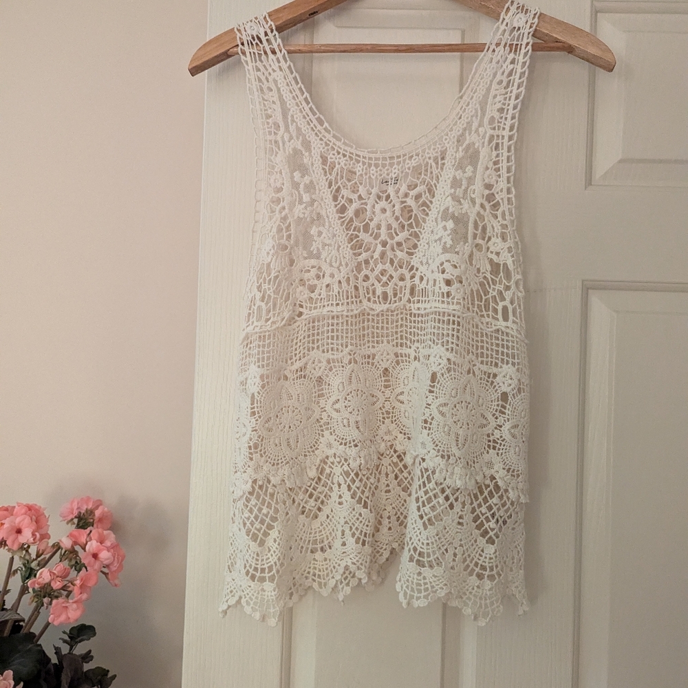 Beautiful crochet top Love Tree size small